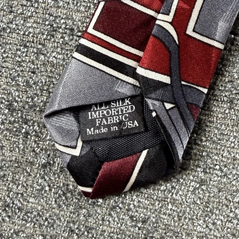 Screenplay by Martin‎ Wong Necktie Silk Red Gray Black Retro Made USA 57